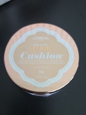 L'Oreal Lumi Cushion Foundation Compact - Beige & Rose Gold N1